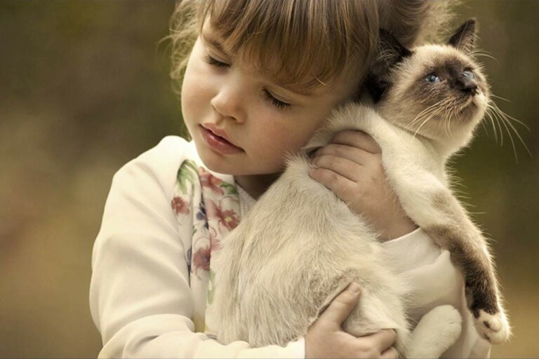 beneficios de que los niños crezcan con un animal en casa